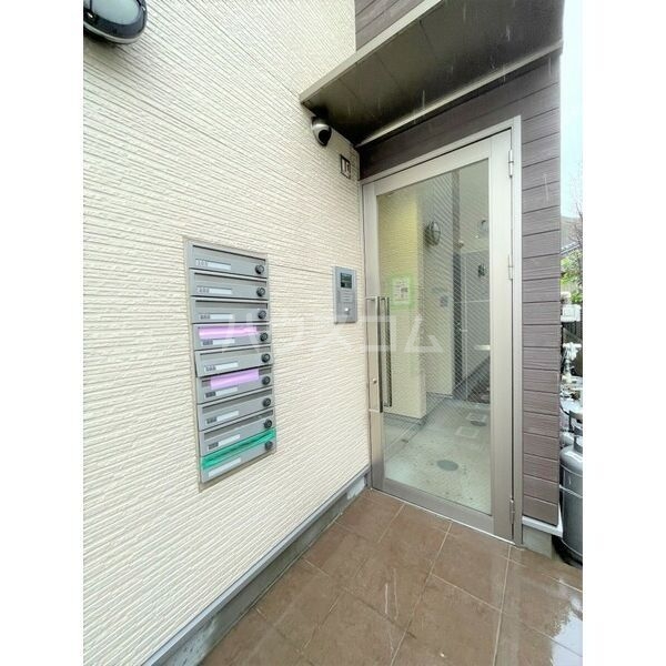 24/30 エントランス