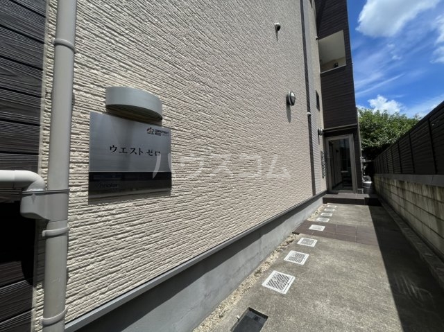 24/30 エントランス