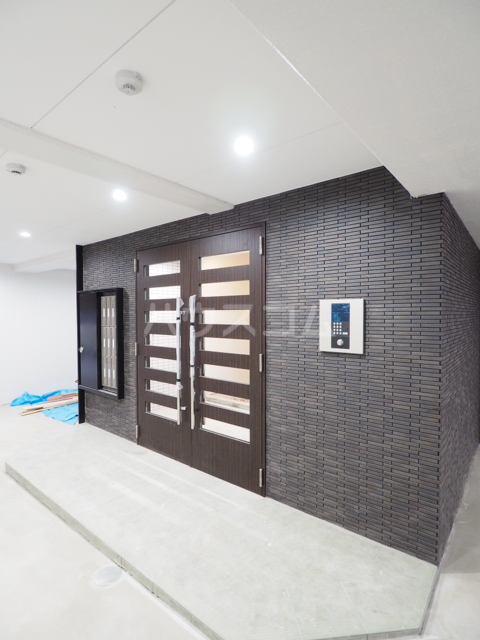 21/27 エントランス