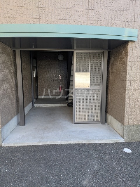 24/30 エントランス