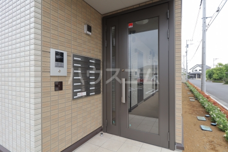 27/30 エントランス