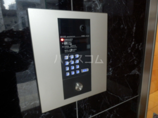 20/21 エントランス