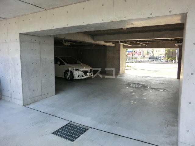 23/30 駐車場