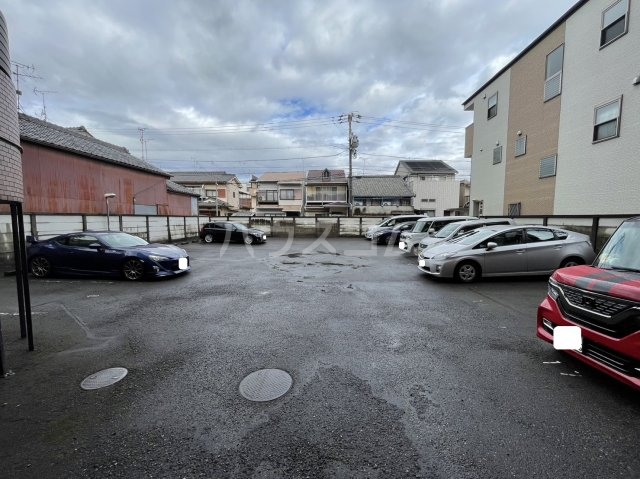 22/27 駐車場