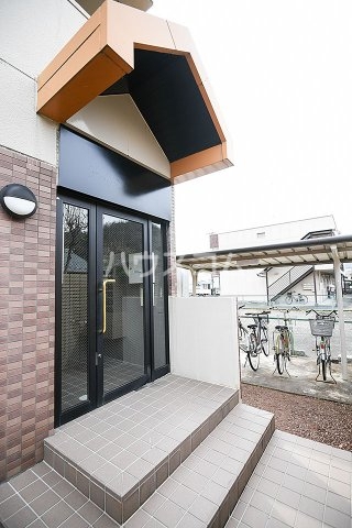 18/28 エントランス