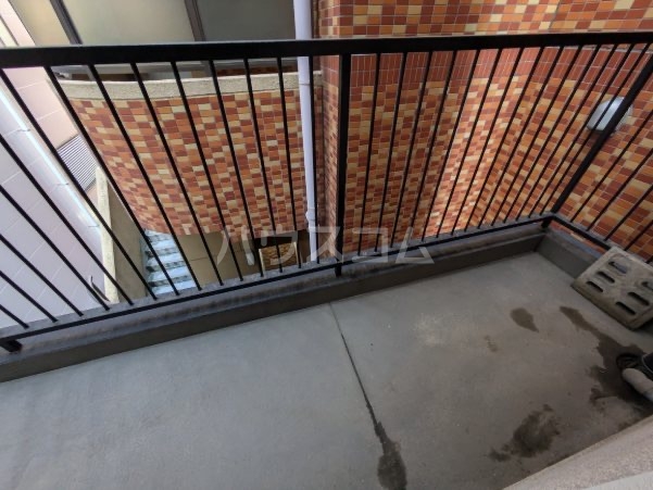 13/18 バルコニー