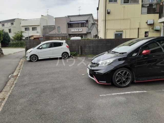 26/28 駐車場