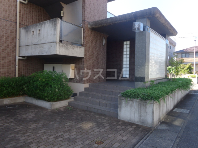 27/30 エントランス