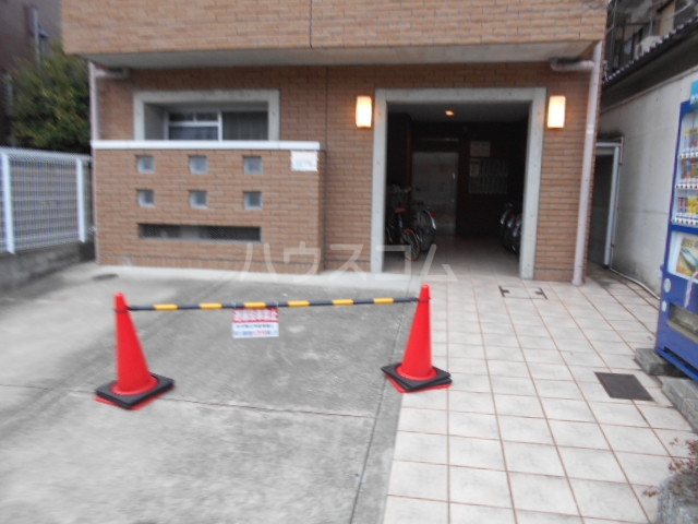 18/28 エントランス