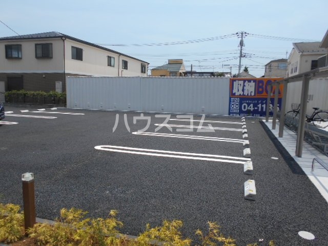 27/30 駐車場