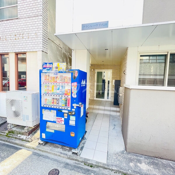 16/16 エントランス