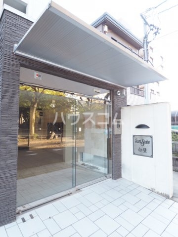 27/30 エントランス