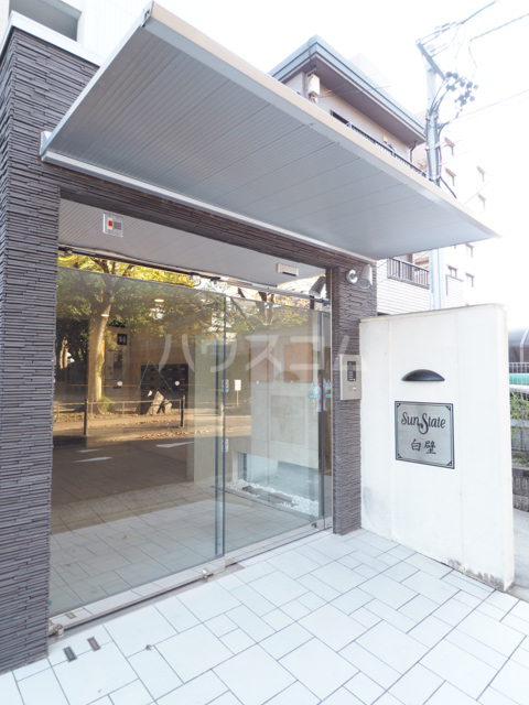 24/30 エントランス