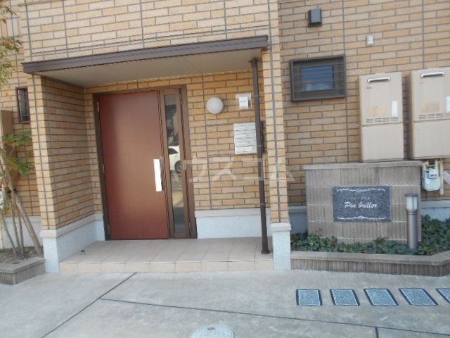 24/30 エントランス