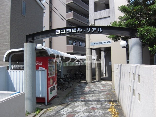 22/27 エントランス