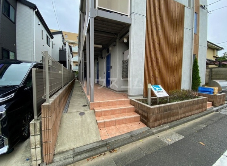 18/25 エントランス