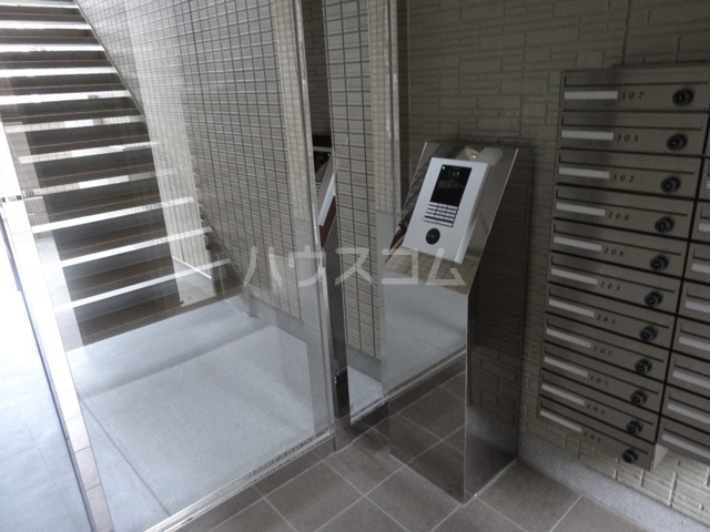 24/30 エントランス