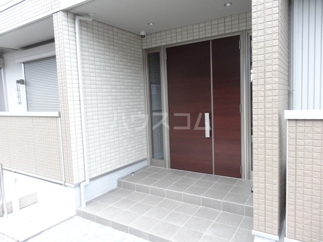 25/30 エントランス