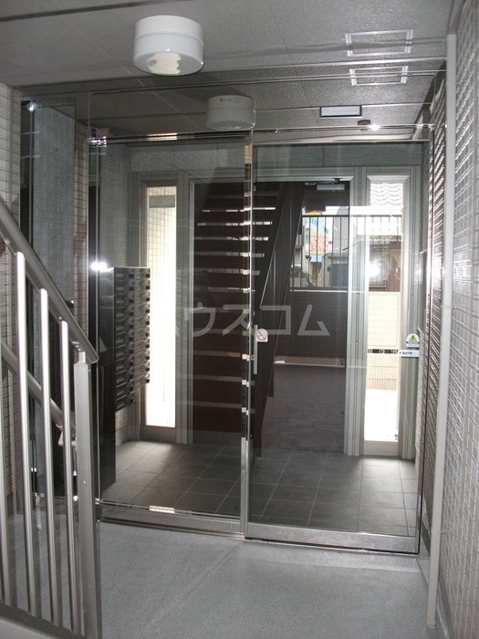 26/30 エントランス