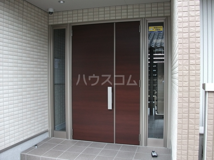 27/30 エントランス