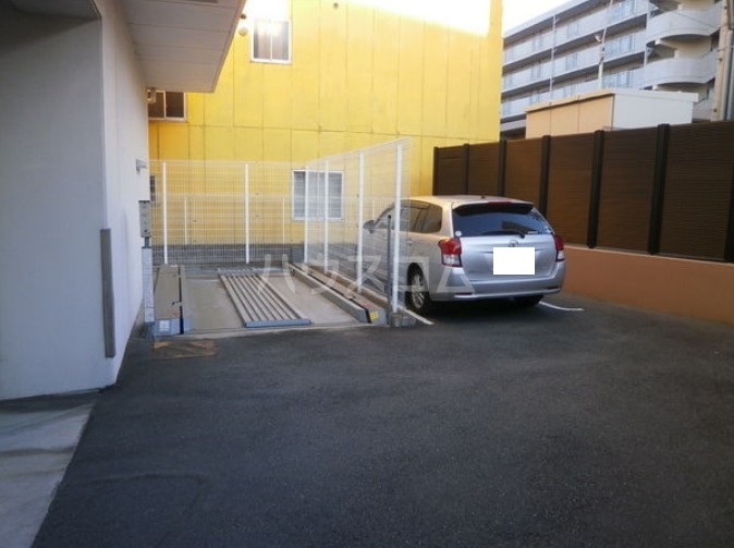 18/25 駐車場