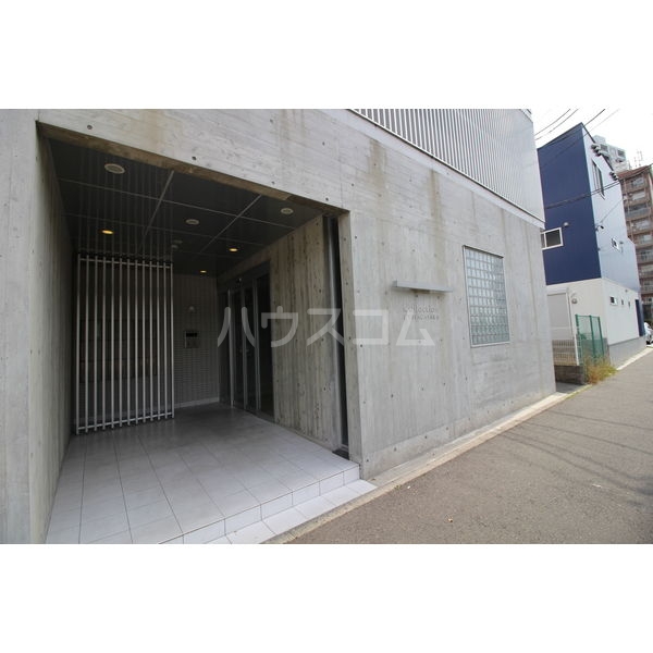 23/30 エントランス