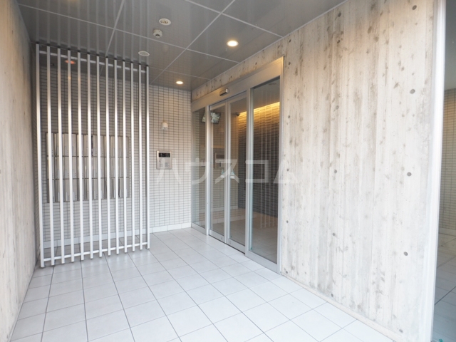 24/30 エントランス