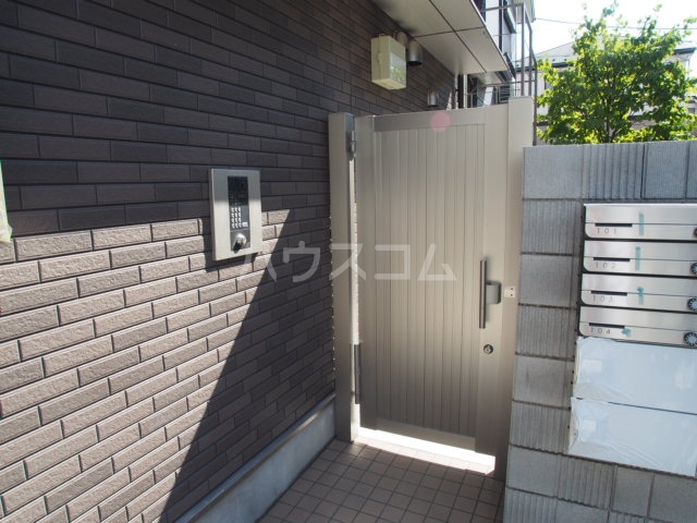 24/30 エントランス