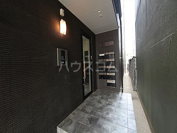 16/21 エントランス