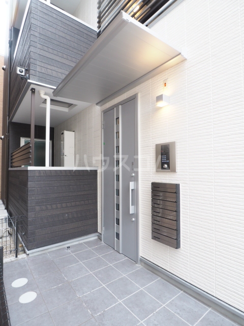 22/23 エントランス