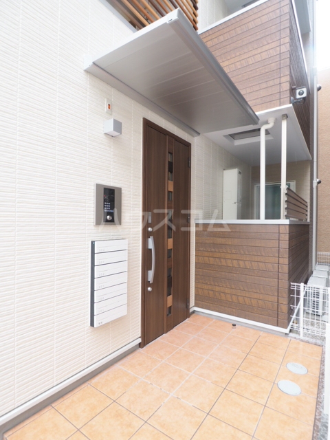 22/28 エントランス