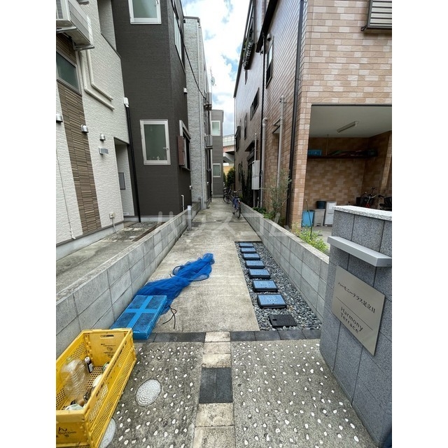 25/27 エントランス