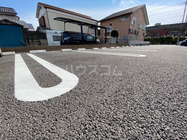 27/30 駐車場