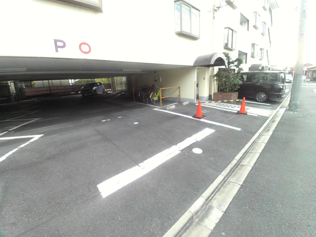 2/4 駐車場
