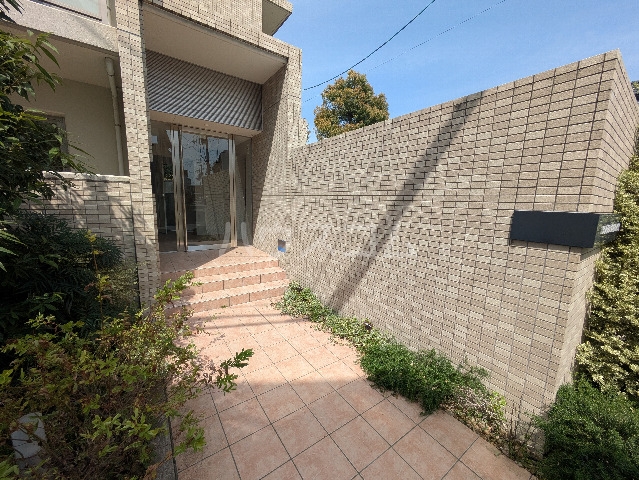 28/30 エントランス