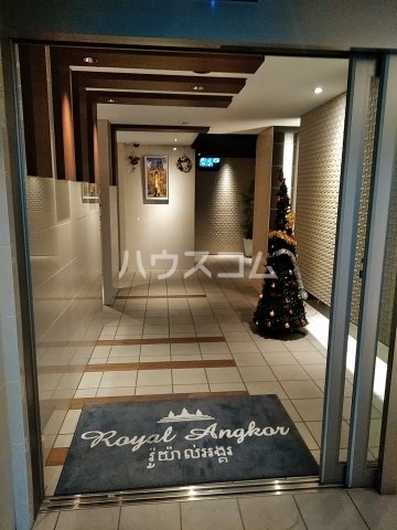 22/27 エントランス