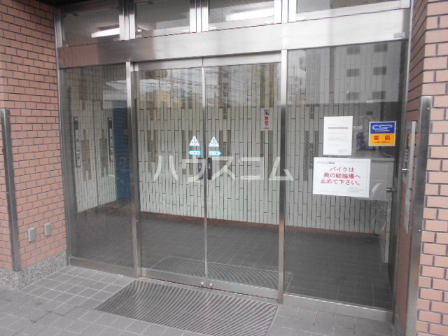 18/28 エントランス