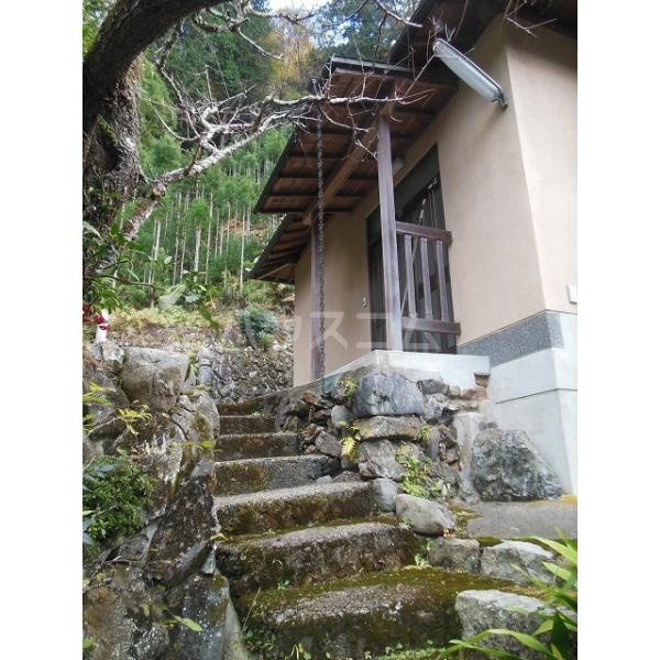 23/30 エントランス