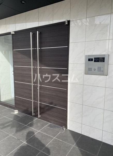 18/28 エントランス