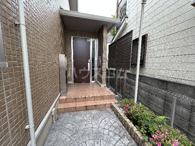 28/30 エントランス