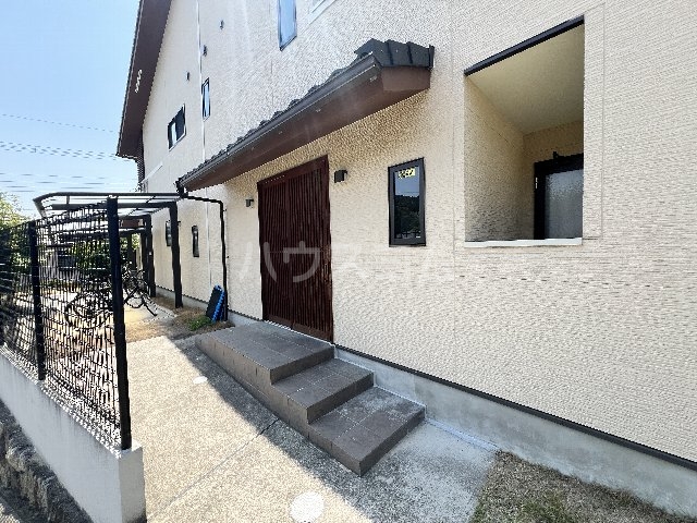 27/30 エントランス