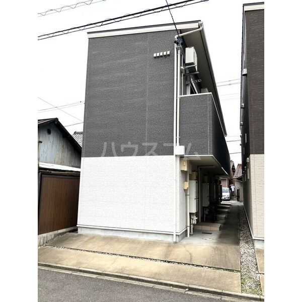 16/17 エントランス