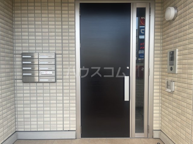 28/30 エントランス