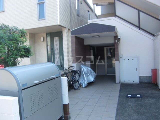 25/30 エントランス