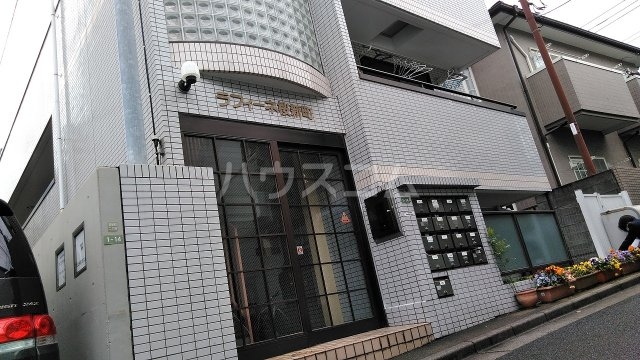 28/30 エントランス