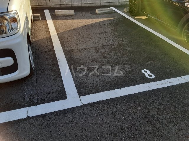 27/30 駐車場