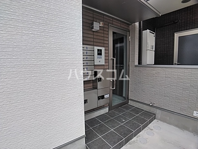 22/26 エントランス