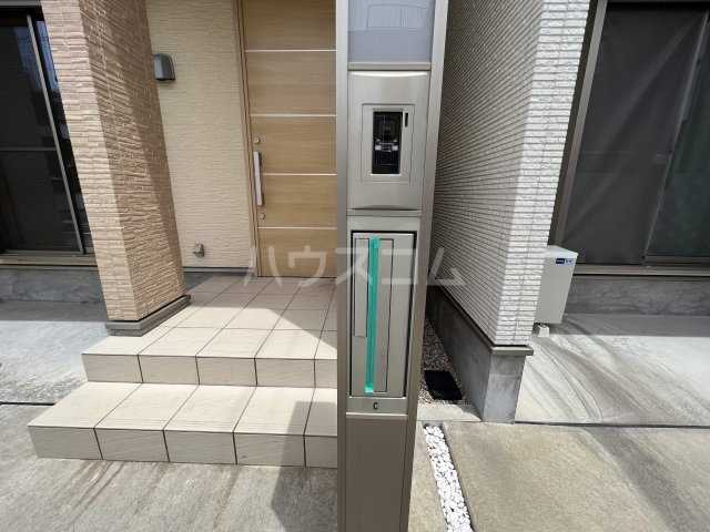 27/30 エントランス