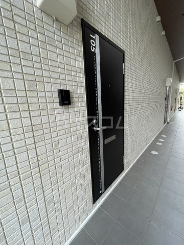 28/30 エントランス