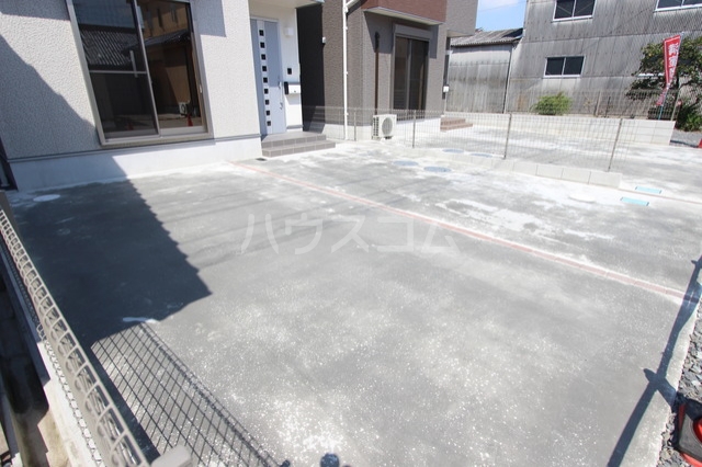 16/20 駐車場